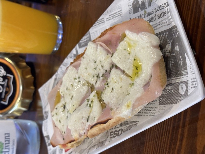 Tostada Pavo con Queso Fresco